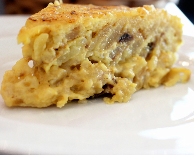 MUSEO VERONICA:  melhor Tortilla (R$ 7) de batata de São Paulo: úmida, com sal no ponto certo, cede maciamente ao toque do garfo. Palmas. 