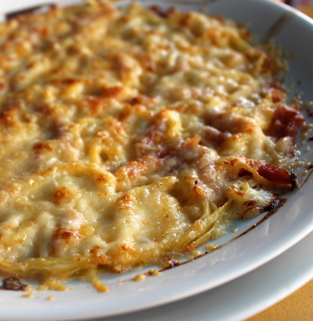 Tagliolini gratinado com presunto cozido e molho branco (R$ 39)