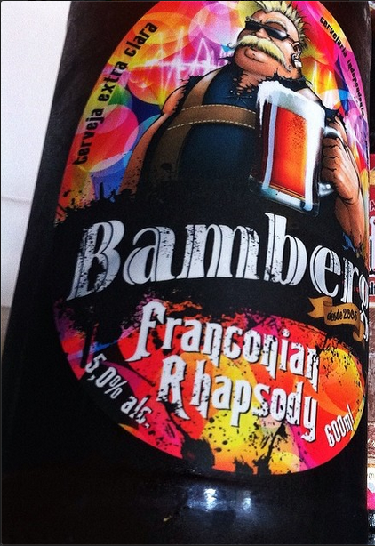 Bamberg, cervejaria de Votorantim especializada em estilos alemães, lançou a excelente e sazonal Frankonian Rapshody, uma Helles defumada. 