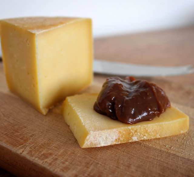 Queijo D'Alagoa com o melhor doce de leite da vida, feito com leite de búfala na Ilha do Marajó: itens à venda na Mercearia do Mestre Queijeiro