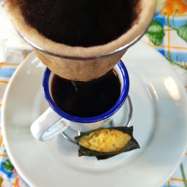 Para fechar, café coado com docinhos feitos um a um por Eliane André (não incluso no valor do bufê) 