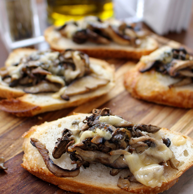 Bruschettas de cogumelos com parmesão: entrada farta