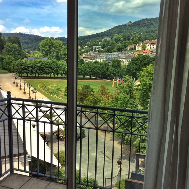 Praça em frente ao Cassino de Baden-Baden: vista do meu quarto no hotel Dorint Maison Messmer
