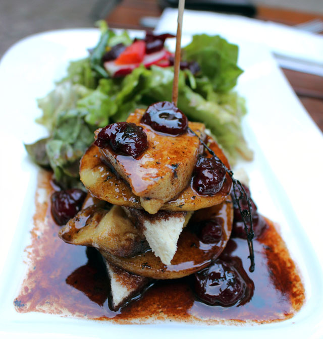 Foie gras salteado ao molho de vinho do Porto com cerejas e brioche no Weinstube Baldreit (14,30 euros)