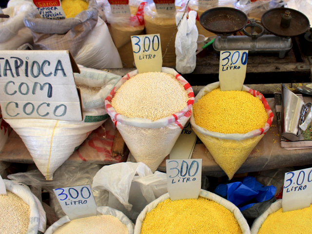 Ah, a mandioca e seus derivados. Ir a Belém e não encher a cara de farinha - de vários tipos de farinha - é pecado dos graves. Passeie pelo mercado do Ver-o-Peso e prove-as. E, claro, leve-as pra casa 