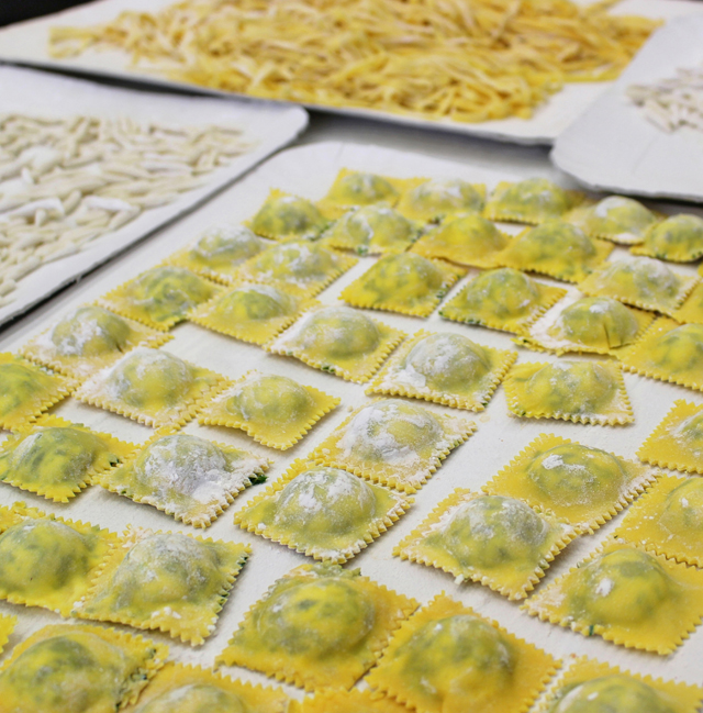 Resultado da nossa aula de pasta na Academia Barilla: tortelli di erbette, trofie e linguine