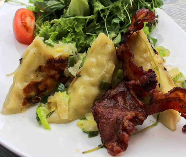 Maultaschen, especialidade da região, no restaurante Skajo, em Friburgo