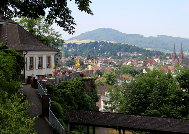 O mais lingo biergarten da Alemanha, Greiffenegg Schlössle, em Friburgo: saca a vista!