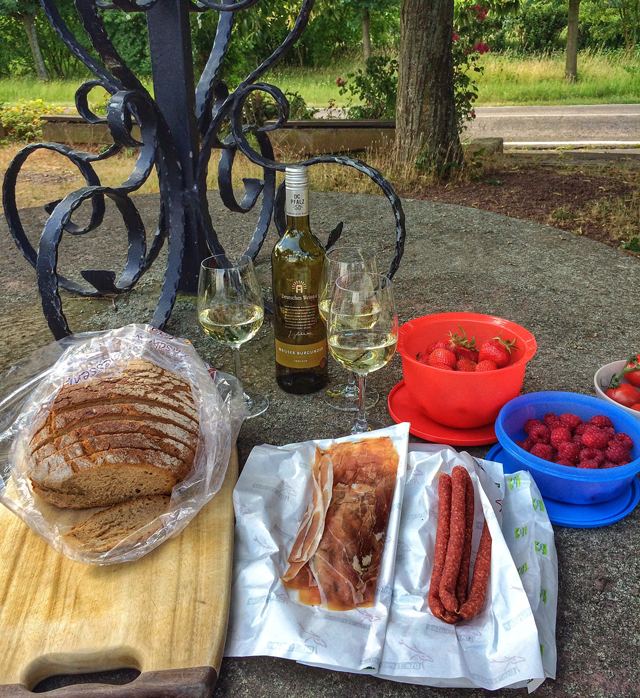 Piquenique à beira da estrada em Landau: programa simples e delicioso