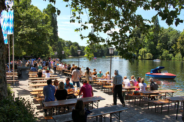 Seehaus im Englischen Garten: um dos biergarten mais lindos da cidade, dentro de um imenso parque 