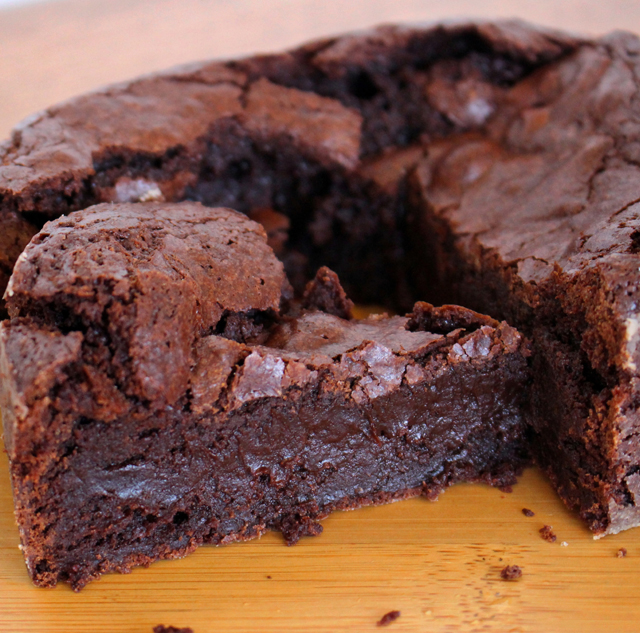 SENSACIONAL e cremosíssimo bolo de chocolate amargo sem farinha