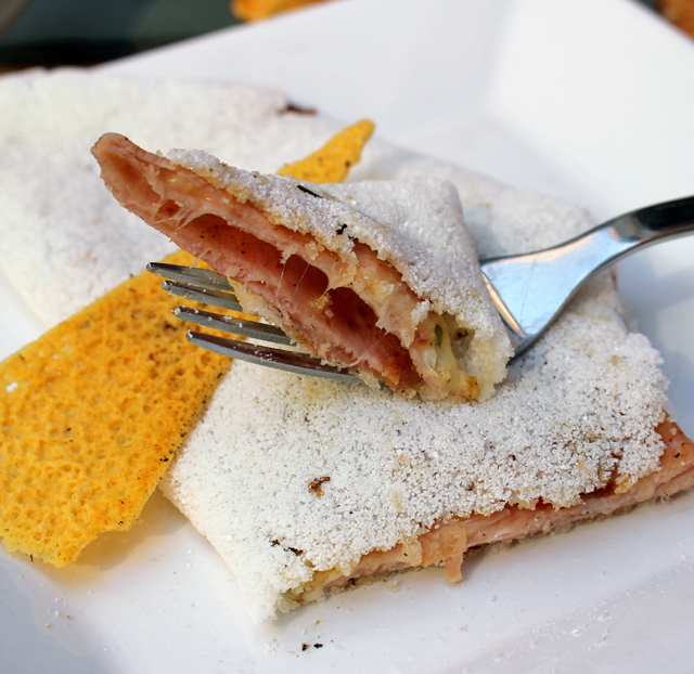 Tapioca de queijo e presunto: fininha e repleta de recheio