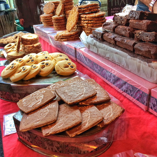 Biscoitos em barraca de doceria em Borough Market