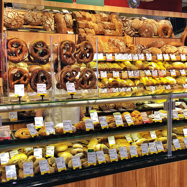 A enlouquecedora seção de pães da maior loja da rede de produtos orgânicos Basic