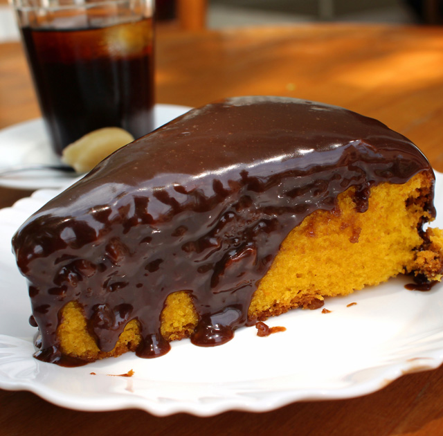 O bolo do dia foi de cenoura com calda de chocolate. Fofão!