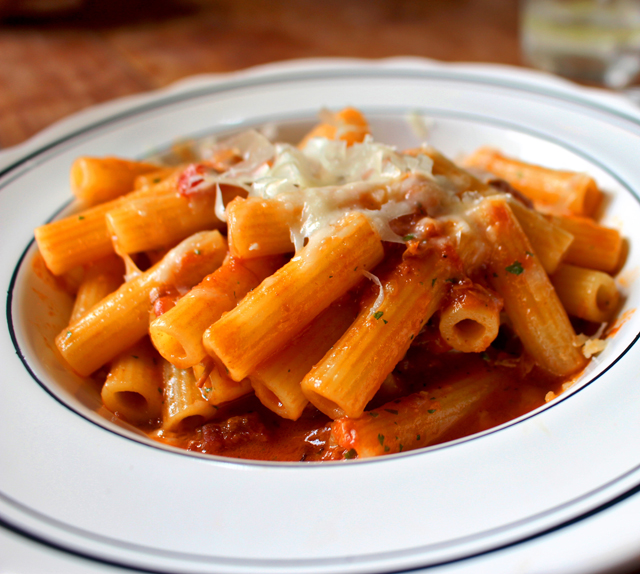 Zitti Amatriciana de Cordeiro, pancetta e peperoncino (R$ 52) 