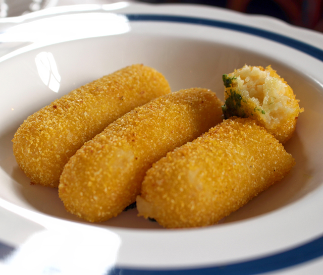 Croquete de batata com Grana Padano (R$ 15) 