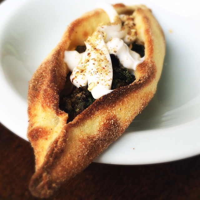 Pide de escarola com coalhada