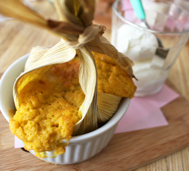 Tamal de guayaba com queso (espécie de pamonha - que mais parecia um bolo - com queijo fresco e goiabada, servida com sorvete de nata, R$ 20)