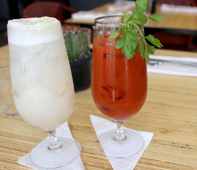 A casa tem extenso menu de drinques. Entre as criações, Horchata Gin fizz e Bloody Maria