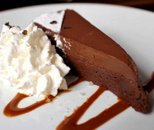 Boa Torta mousse de chocolate amargo e caramelo salgado (R$ 22)
