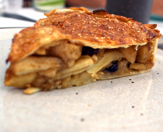 Minha amada torta de maçã com uvas passas: pouco açúcar, massa delicada e muita, muita fruta