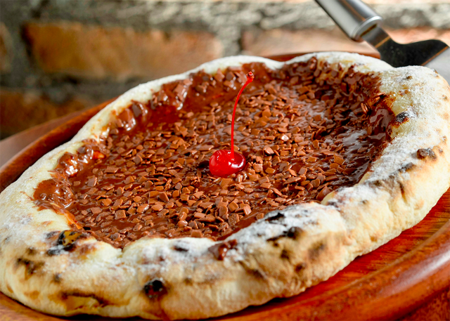 Pizza de ovomaltine com flocos de chocolate da Graça di Napolli: harmonizada com azeite, sai a R$ 40