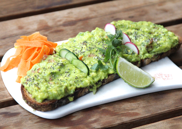 Novo menu da LPQ: Tartine Ômega 3 com guacamole, chia e cenoura