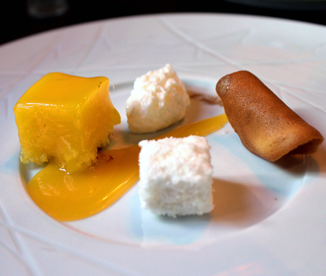 Espuma de coco, baba de moça, biju, maria mole e quindim (R$ 25)