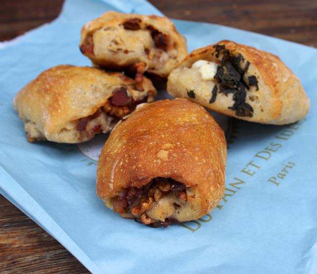 Pães recheados com escarola e queijo de cabra e salame e nozes da Du Pain et Des Idées