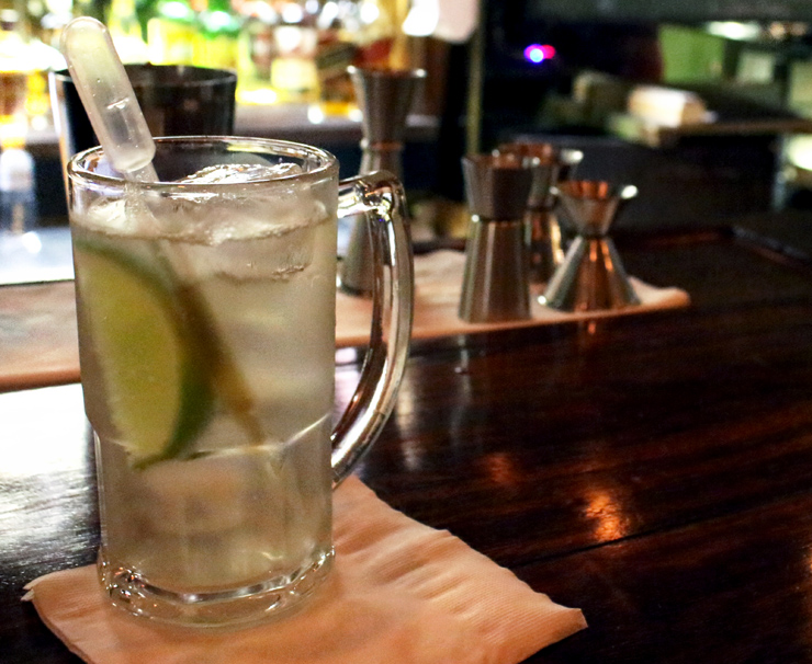 Gin Tônica: a água tônica é fabricada pelos bartenders do Frank Bar