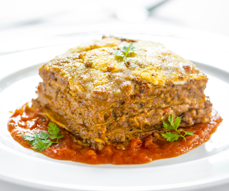 Lasanha à marchigiana com ragu de carnes mistas e molho de tomates do Tre Bicchieri