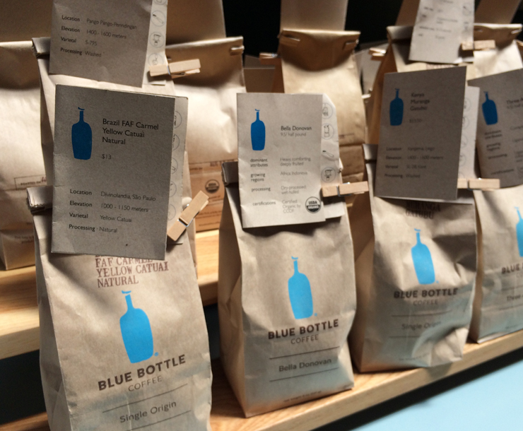 Blue Bottle: cafés selecionados, de diversos países, belamente torrados e com super trabalho de extração na hora da compra