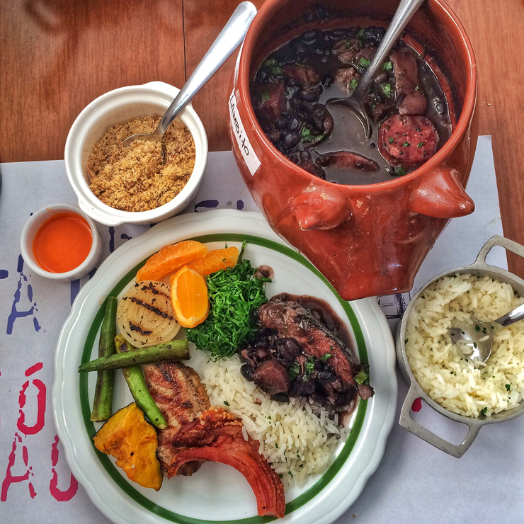 Feijoada, às quartas e sábados: R$ 35