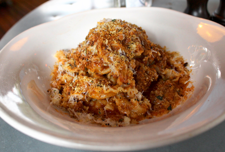 Jamie's Sausage Papardelle feito com ragu de carne de porco, erva doce, vinho tinto, parmesão e pangrattato (R$ 29, meio; R$ 39, inteiro) 