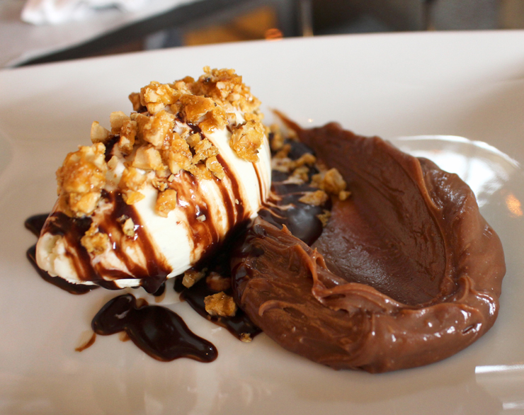 Sobremesa-assinatura do novo Jamile: Brigadeiro de colher com Jack Daniel's honey, sorvete de baunilha com crocante de castanha de caju e calda de chocolate (R$ 18)