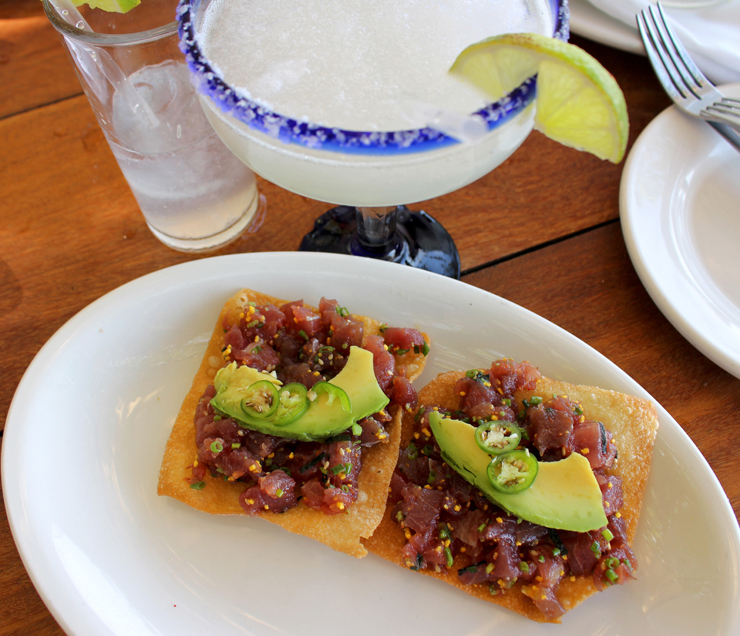 Margarita de raicilla com tostadas de atum: vida boa na praia de Sayulita, na Riviera Nayarit