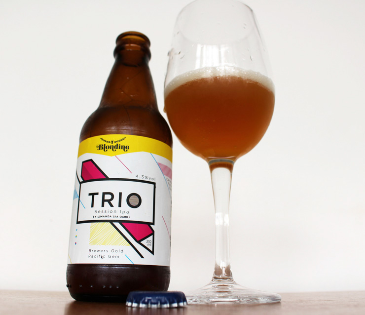 Saison IPA criada pelo trio de beer sommelières Amanda Reitenbach, Bia Amorim e Carolina Oda 