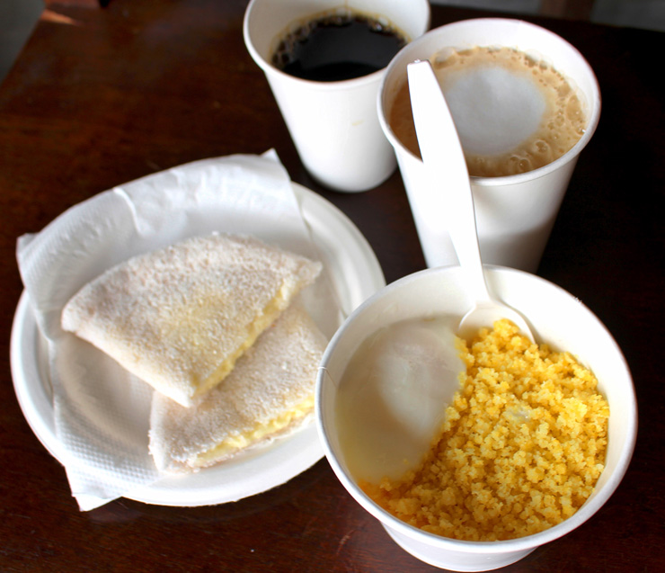 Sugestões de café da manhã do Mocotó Café: tapioca com queijo coalho, cuscuz nordestino, café Yaguara e macchiato com café Terroá