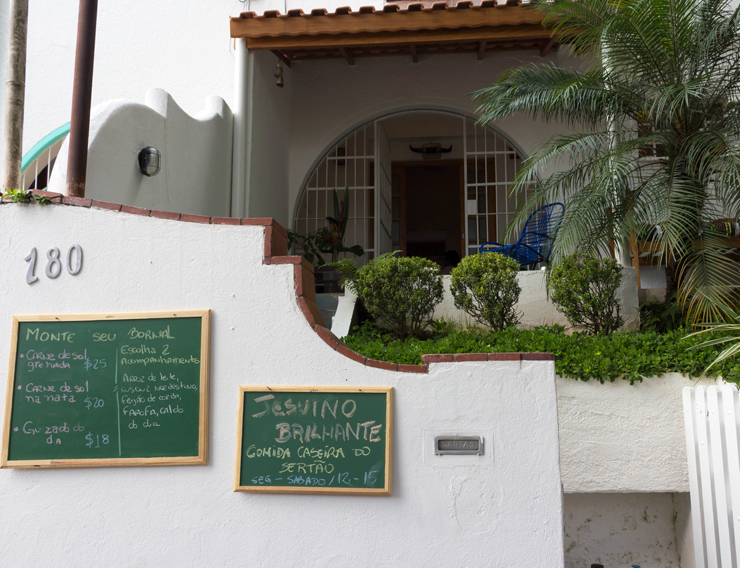 Entrada do Jesuíno Brilhante, em Pinheiros