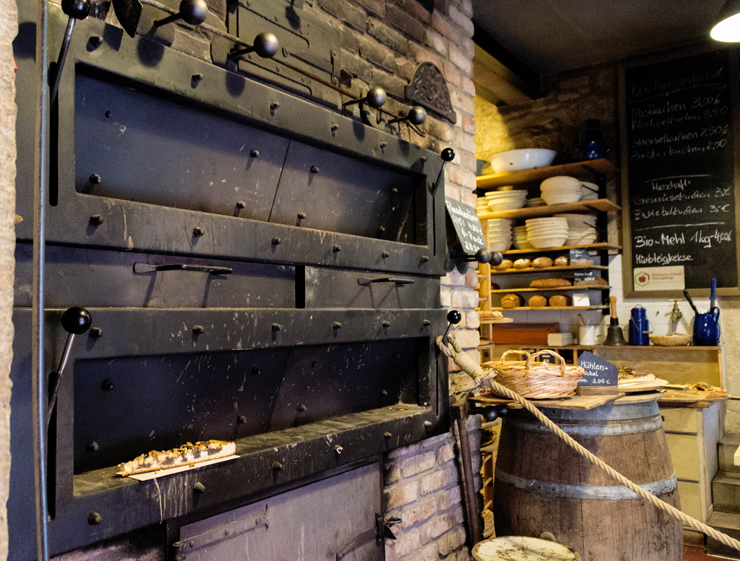 Forno do século XVIII que, até hoje, produz os pães e doces da padaria orgânica do Hotel Helvetia, em Schmilka