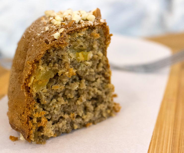 Bolo de banana com castanha do Pará: R$8, fatia.