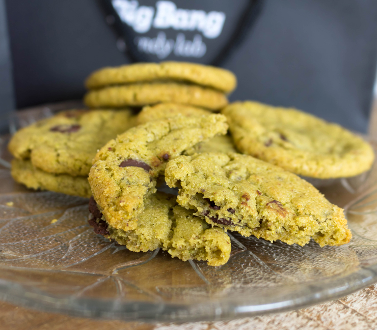 Ótimos cookies de pistache com gotas de chocolate da Big Bang Candy Lab