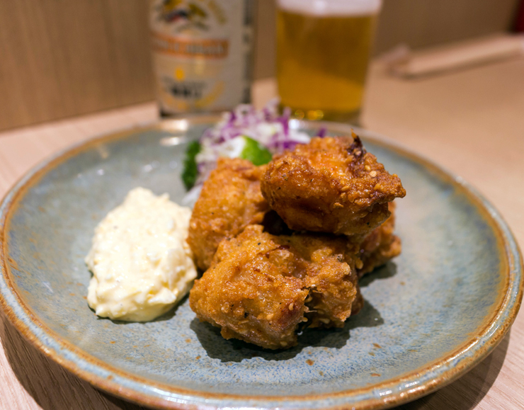 Karaage do JoJo Ramen: frango empanado em massa crocante por fora, cremosa por dentro, servido com maionese artesanal