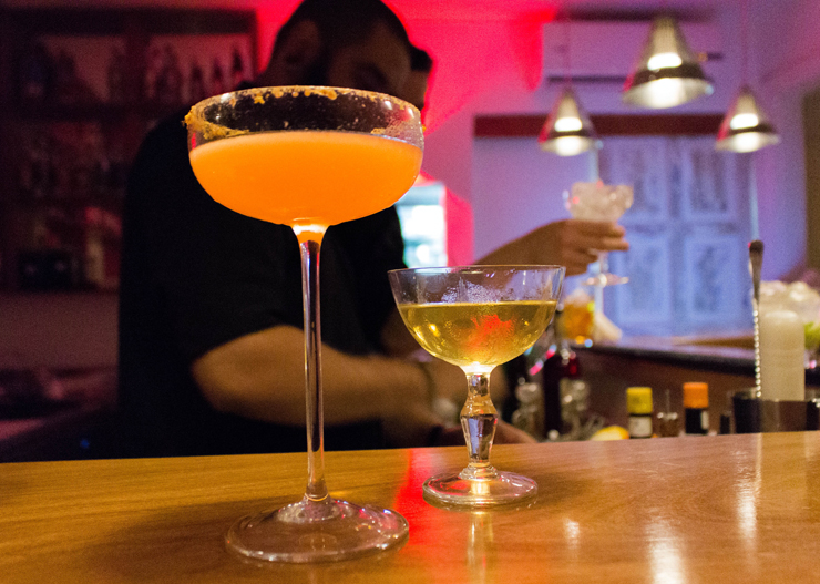 Bar do Jiquitaia: os melhores lugares são ao balcão - ali dá para conversar com o bartender e pedir para preparar criações fora do menu