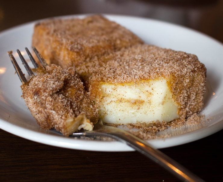 Leche frita do Museo Veronica: creme denso a base de leite e gemas, empanado e frito, polvilhado com canela e açúcar