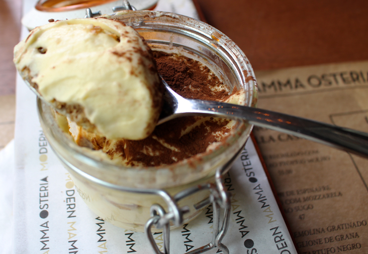 Tiramisú do Modern Mamma Osteria: caro, escessivamente doce e sem sabor de café